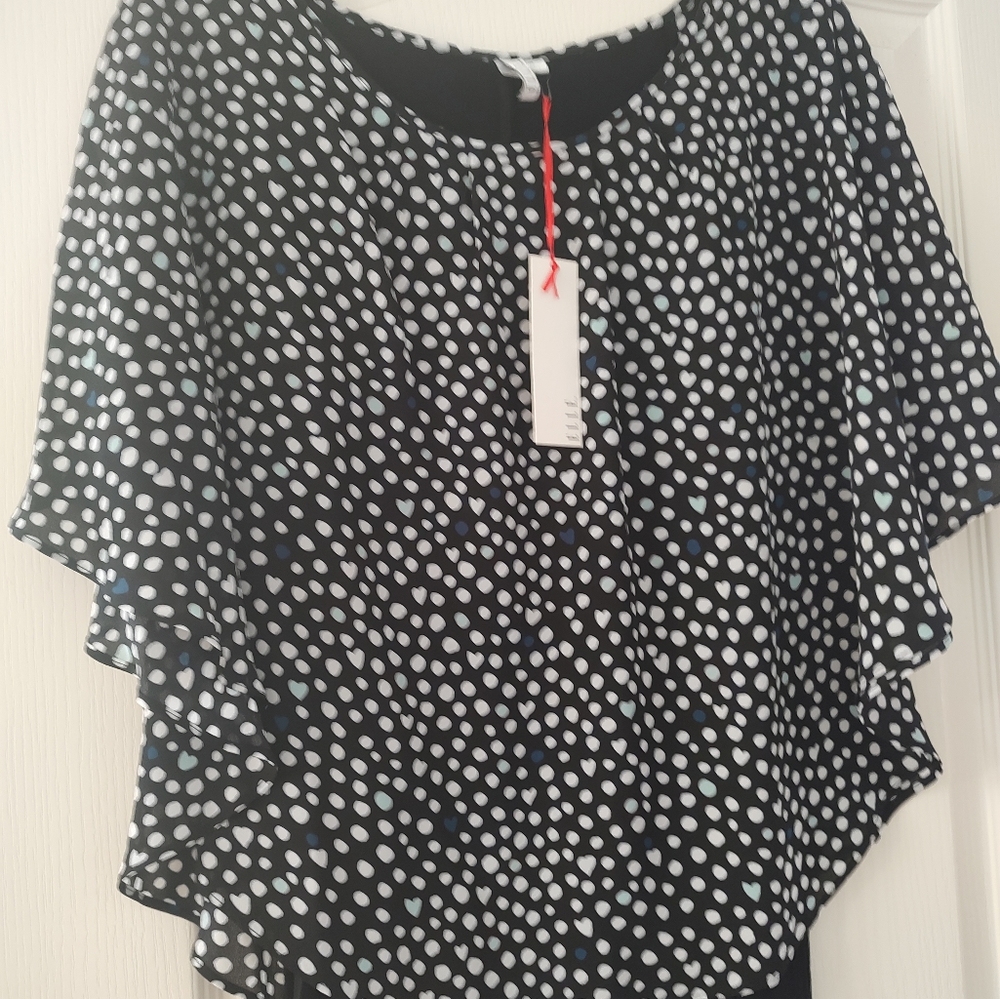 NWT Lovely ELLE blouse